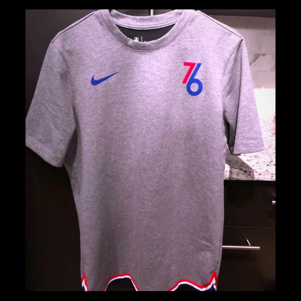 Nike Seventy Sixers 76ers Gray T Shirt Medium